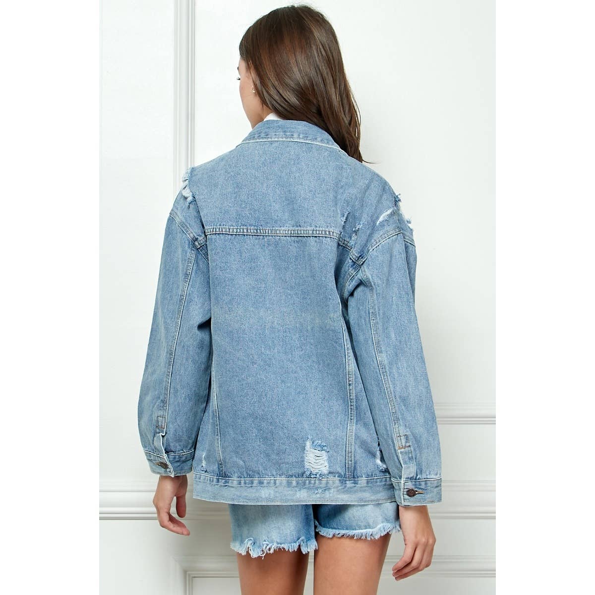 Veveret Distressed Classic Denim Jacket - Medium Wash