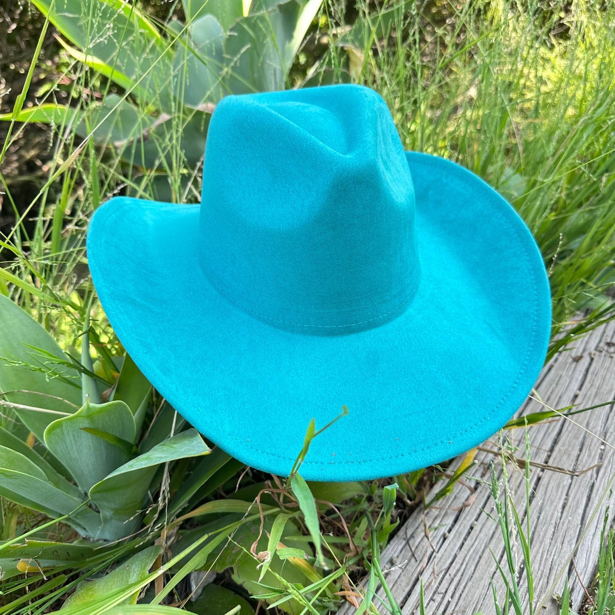 Queens INC - Fashion Vegan suede cowboy hat: BROWN / ONE SIZE