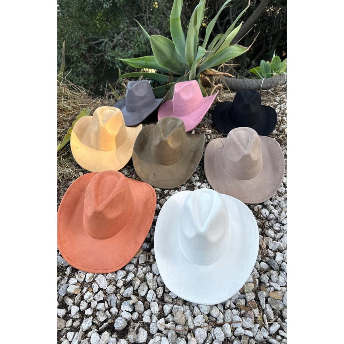 Queens INC - Fashion Vegan suede cowboy hat: IVORY / ONE SIZE